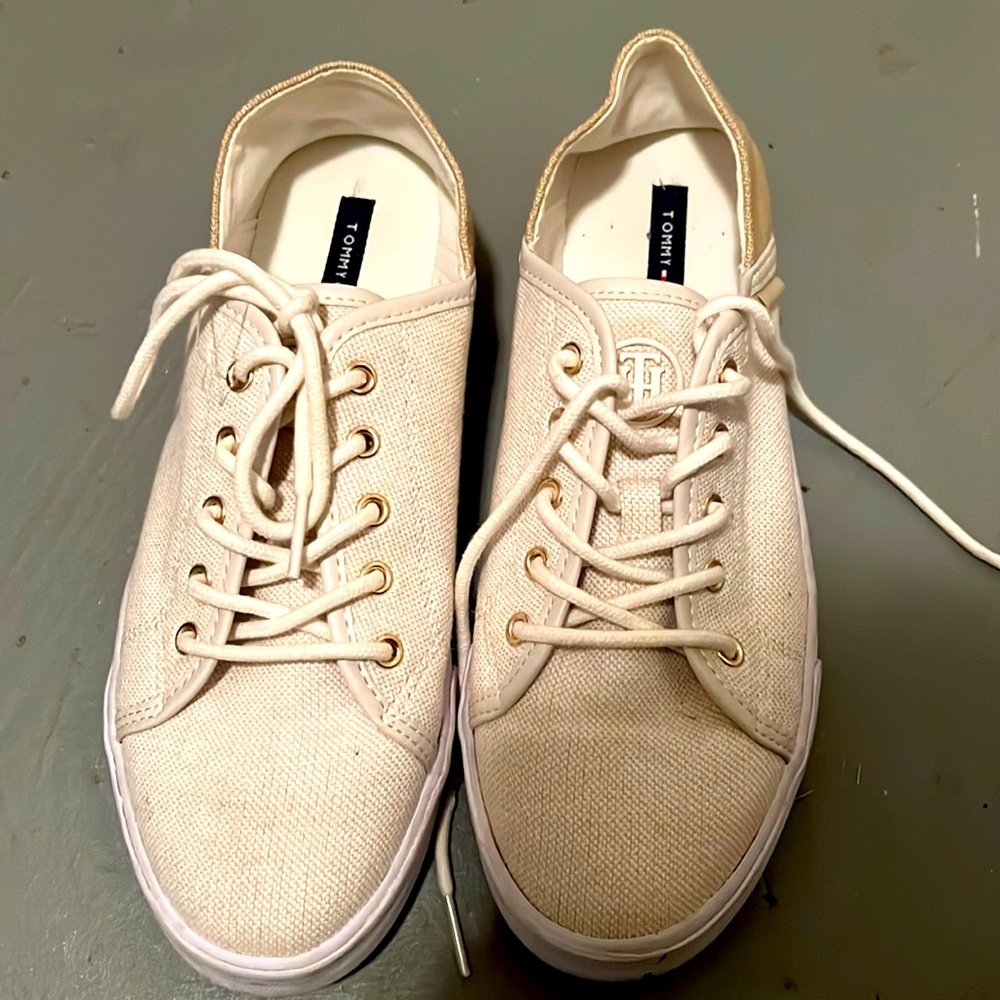 Tommy Hilfiger two toned sneakers